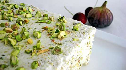 Παγωτό παρφέ με μέλι και φυστίκια